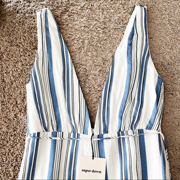 superdown Deep V Jumpsuit size small - Picture 3 of 4